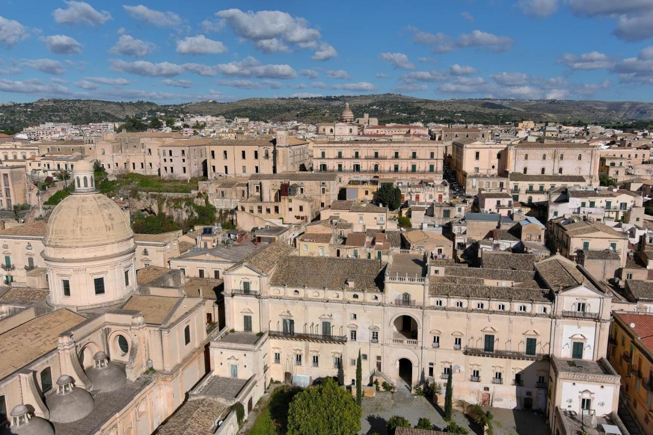 מלון נוטו Palazzo Trigona Dependance מראה חיצוני תמונה