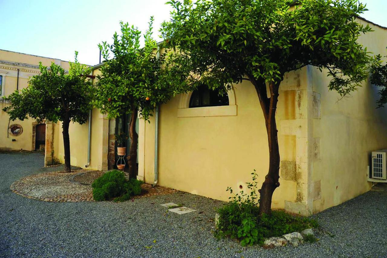 מלון נוטו Palazzo Trigona Dependance מראה חיצוני תמונה